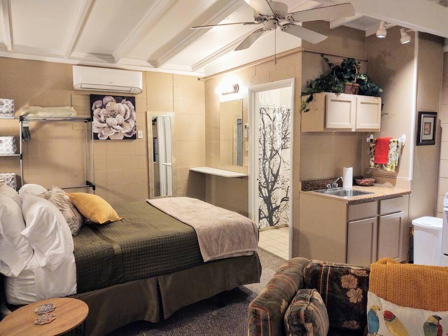 #02 - Unique Lakeside Studio Cottage- Pet Friendly Хот-Спрингс Экстерьер фото
