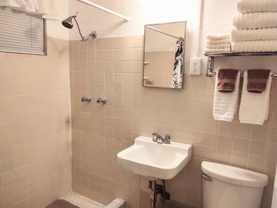 #02 - Unique Lakeside Studio Cottage- Pet Friendly Хот-Спрингс Экстерьер фото