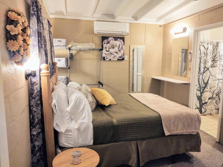 #02 - Unique Lakeside Studio Cottage- Pet Friendly Хот-Спрингс Экстерьер фото