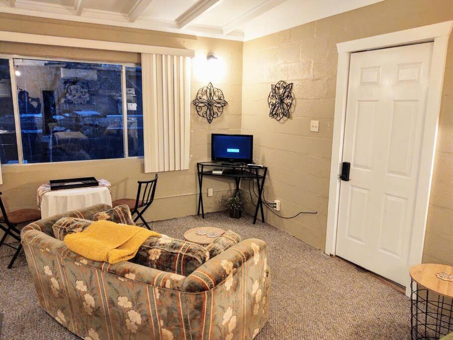 #02 - Unique Lakeside Studio Cottage- Pet Friendly Хот-Спрингс Экстерьер фото