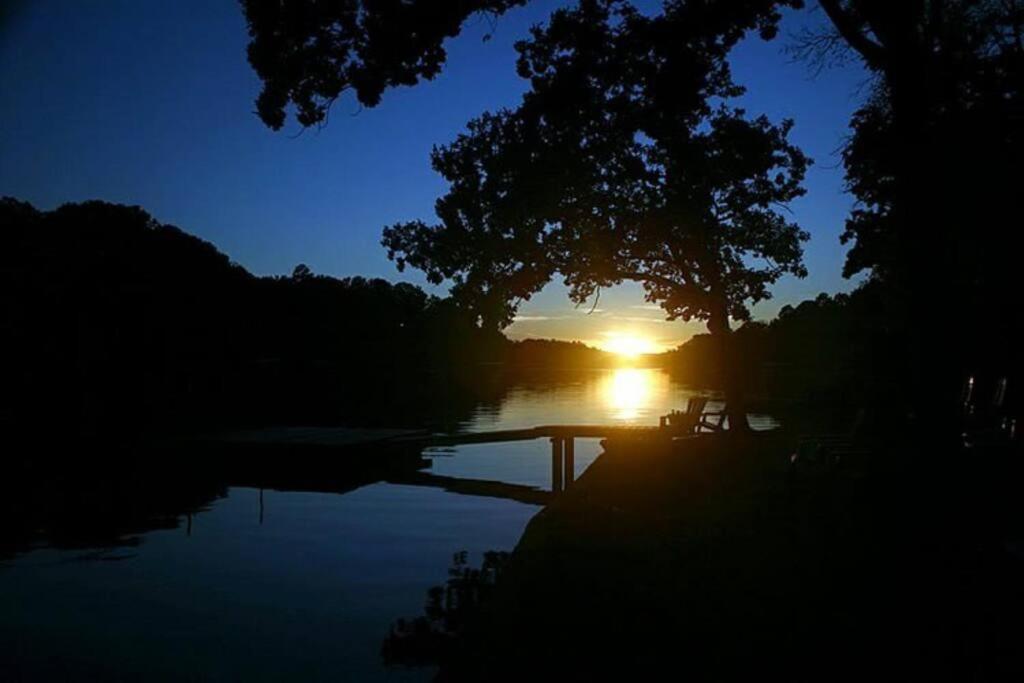 #02 - Unique Lakeside Studio Cottage- Pet Friendly Хот-Спрингс Экстерьер фото