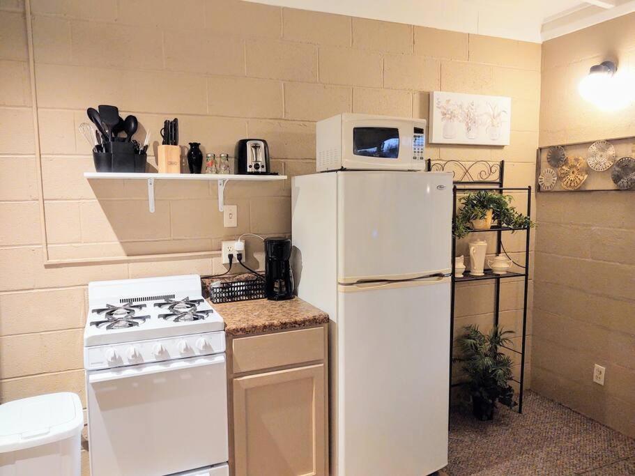 #02 - Unique Lakeside Studio Cottage- Pet Friendly Хот-Спрингс Экстерьер фото